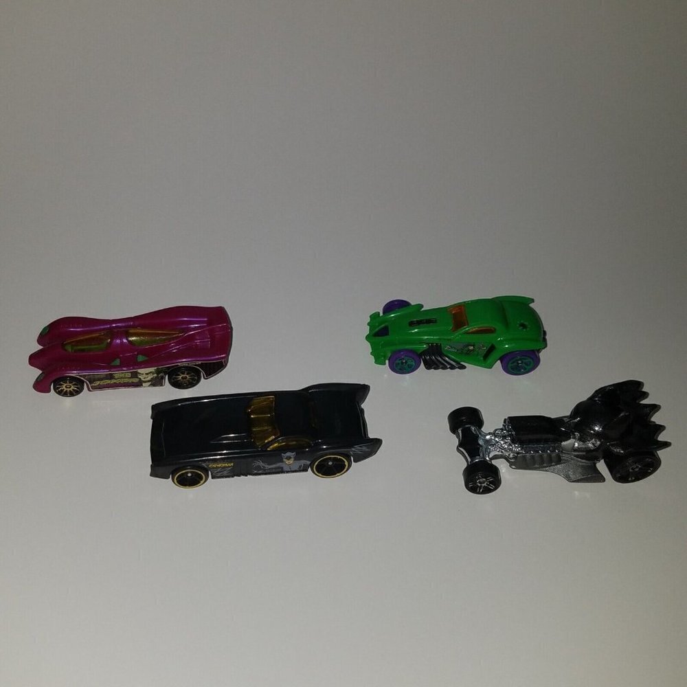 4 Hot Wheels Batman Villain Diecast Car Lot Hot Rod Joker Riddler Cat Woman Toys